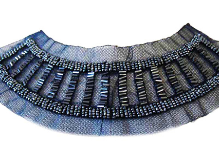 Dekolt tiulowy z koralikami granat