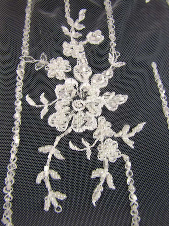 Koronka 140cm tiulowa haft & koralik biała