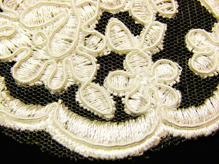 Koronka 8,5cm tiulowa kość słoniowa