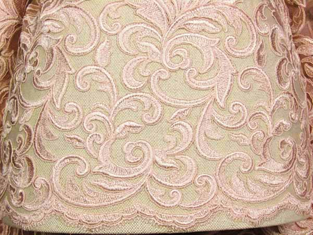 Koronka tiulowa róż