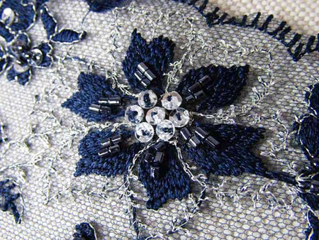 Koronka tiulowa haft z koralikiem granat