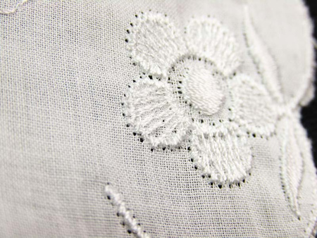 Przodzik BEBE haft stokrotka biały