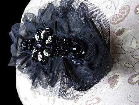 Ozdobna aplikacja z kamieniami