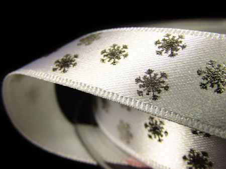 Wstążka 15mm atłas PŁATKI ŚNIEGU biała