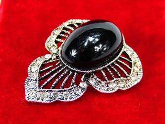 Broszka czarno-srebrna