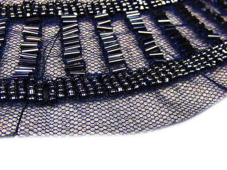 Dekolt tiulowy z koralikami granat