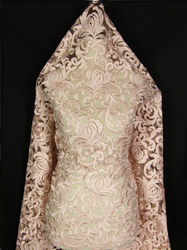 Koronka tiulowa róż