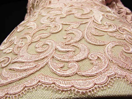 Koronka tiulowa róż