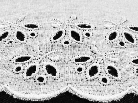 Koronka 7,5cm haft angielski biała