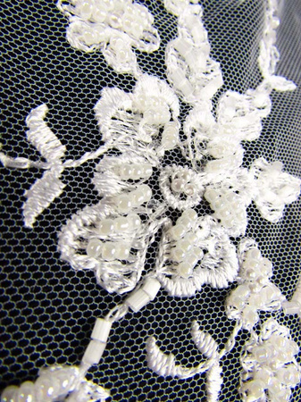 Koronka 140cm tiulowa haft & koralik biała